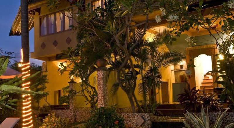 Hotel Puri Madawi Семиняк Екстериор снимка